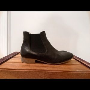 Bata women’s leather Chelsea’s